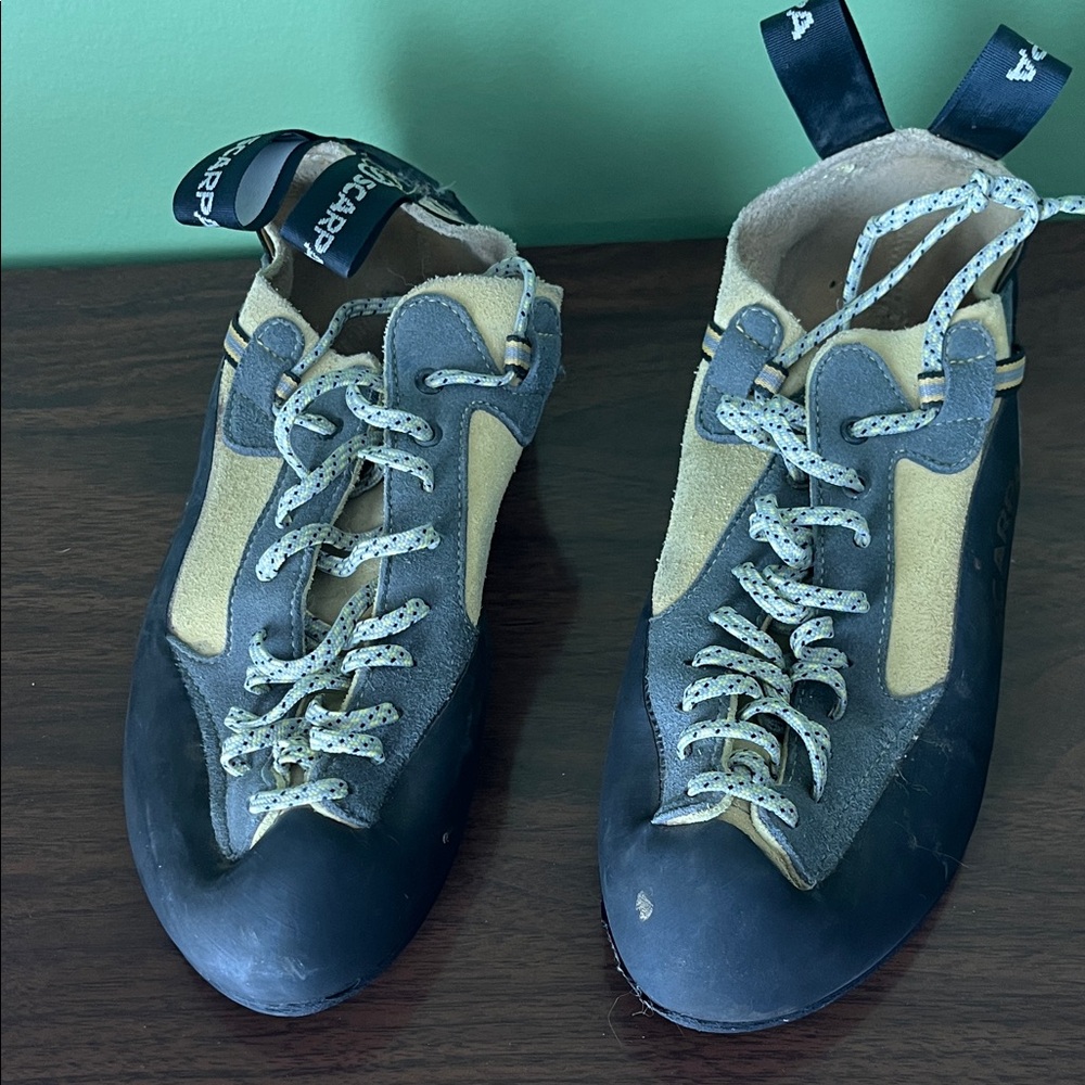 SCARPA Lace-Up Rock Climbing Shoes in Yellow and Gray